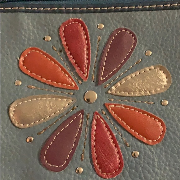 Boho style wristlet with flower on front - Picture 3 of 4